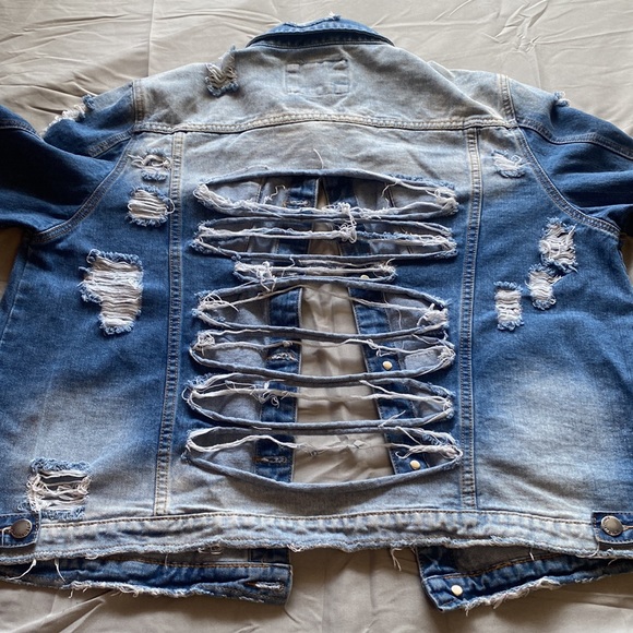 Ripped Jean jacket - Picture 5 of 7